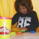 ¿Por qué sacan la lengua los niños para concentrarse?