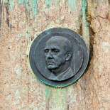 Oviedo se libra del último símbolo de Franco