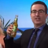 John Oliver cumple su promesa en caso de que Blatter dimitiese de la FIFA (en inglés)