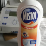 Quemando horas de trabajo por un bote de Mistol