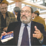 Umberto Eco: Las redes sociales les dan el derecho de hablar a legiones de idiotas