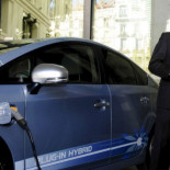 El rechazo de Carmena al coche oficial tiene en vilo a 70 chóferes municipales