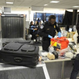 Controles de aeropuerto: no se les escapa una botella, pero sí el 95% de las armas