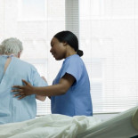 El plan de los conservadores de echar a 30 000 enfermeros de Reino Unido porque no nacieron aquí (ENG)