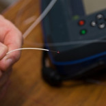 Kevin Mitnick demuestra cómo hackear fibra óptica para espiar comunicaciones