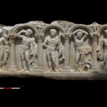 Hallan un sarcófago romano con unos relieves magníficos