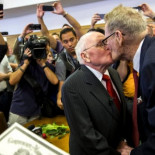 EEUU: pareja de octogenarios da el sí minutos después de la decisión de la Corte