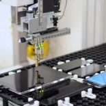 Este es el robot con el que Google testea la latencia de sus dispositivos