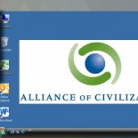 Tras años de legislatura, Mariano Rajoy se decide a preguntar cómo se cambia el fondo del ordenador de Zapatero