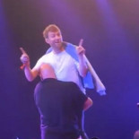 Damon Albarn, desalojado del escenario tras 5 horas actuando