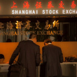 Se desploma la bolsa china y aplican medidas extremas para evitar un colapso