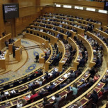 El chollo de ser senador: tres 'visas' para viajar y seguros gratis