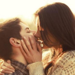 ¿Por qué se besan los humanos si la mayoría de los animales no lo hacen?