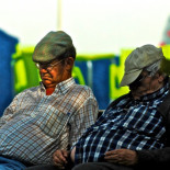 Una defensa científica (a capa y almohada) de la siesta