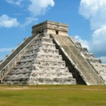 Descubren un cenote debajo de pirámide en Chichén Itzá