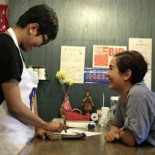 Los padres que abrieron un café sólo para su hijo