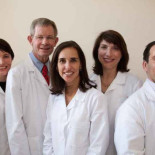 Hospitales madrileños usan portadas de La Razón para hacer reír a los niños en preoperatorio