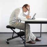 Trabajar más horas incrementa el riesgo de sufrir ataques [cardiovasculares] hasta en un 33% [EN]