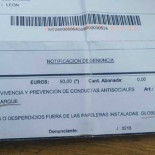 90 euros de multa por jugar con globos de agua en un parque de León