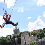 Muere un hombre tras caer de una altura de 100 metros en un parque de aventura