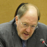 James K. Galbraith: "Grecia no está siendo rescatada, está siendo saqueada"