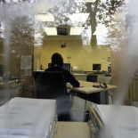 Trabajamos más horas, tenemos más paro, cobramos menos