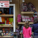 Las editoriales descatalogan títulos de forma masiva para obligar a los padres a comprar libros de texto