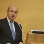 Estos son los bancos que te cobrarán los dos euros de comisión por usar su cajero