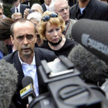 Un alcalde francés va puerta por puerta echando a los refugiados sirios