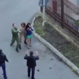 Soldado ruso salva a una víctima de secuestro. No se dio cuenta de que había entrado en un set de rodaje (Ing)