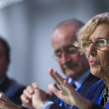 Carmena quiere terminar con la "absurda moda" de que los hombres vayan trajeados en verano