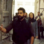 "Homeland es racista". Artistas callejeros colaron grafitis críticos en la serie de TV [eng]