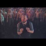 Witch Doctor: Video hecho con software de generación de multitudes