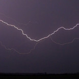 Lo que veríamos al mirar un rayo a cámara lenta
