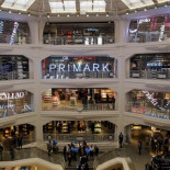 Lo que esconde el low cost de Primark: 700 euros de sueldo y fábricas en Bangladesh