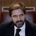 El sueldo y la cara de un diputado calificado como vago