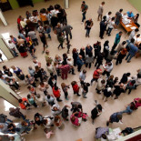 La "gymkana" de votar desde el extranjero, dos millones de votos en juego