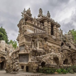 Un palacio construido por un cartero con piedras recogidas en su ruta de reparto