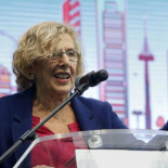 Carmena sustituirá los bancos antimendigos de Ana Botella por otros nuevos