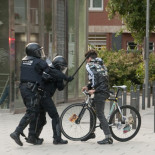 "El golpe iba dirigido al glúteo pero me desequilibré y le di en la cabeza" [CAT]