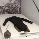 Así se recupera el uniforme de un héroe