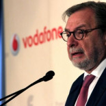 Cebrián presiona a la AEDE y logra una declaración "institucional" contra The New York Times