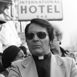 El reverendo Jim Jones y otros reverendísimos hijos de p**a