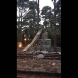 Derrumban el monumento a Franco en el monte de las Raíces (Tenerife)