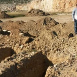 El doble dolor de los griegos que deben exhumar a sus muertos por la crisis