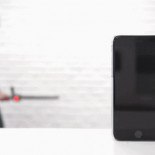 Esta porra avisa a la madre del antidisturbios cuando golpea a un manifestante