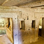 Descubierta en Italia una tumba etrusca intacta de 2.400 años con dos sarcófagos e inscripciones