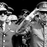 Una impresionante confesión de crímenes contra la humanidad en la radio lleva a la detención de un exrecluta chileno