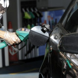 Un estudio demuestra que las petroleras manipulan los lunes el precio de la gasolina