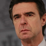 El Gobierno sube más la luz al que menos consume